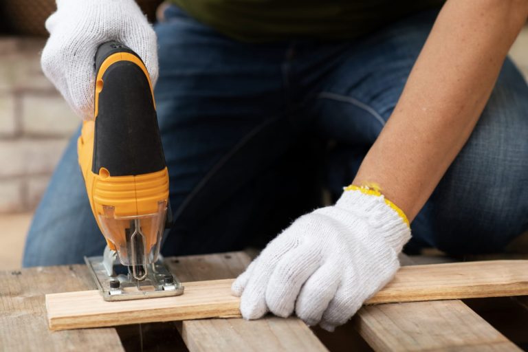 Couper des plinthes en angle