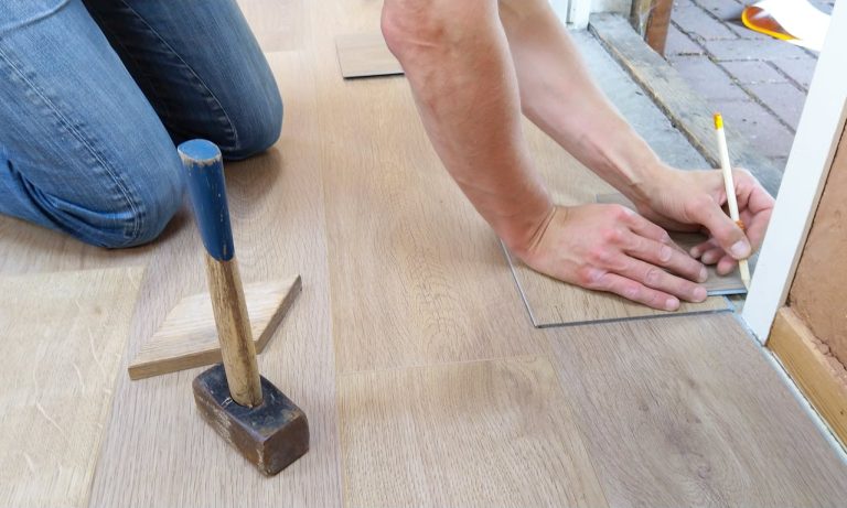 Réparer un lino enfoncé