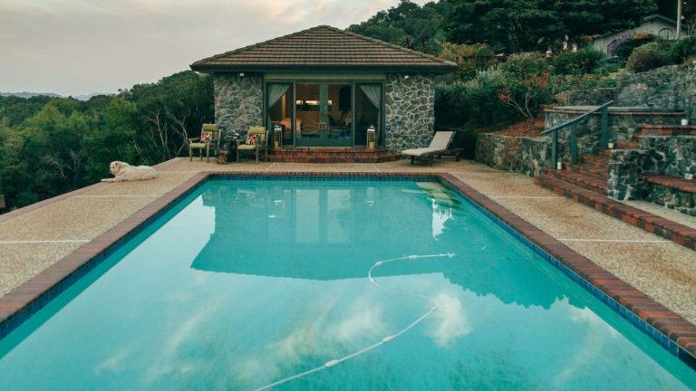 Puits de décompression pour piscine